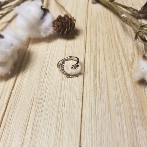 🌙⭐Beautiful Star and Moon Adjustable Ring in SILVER 🌙⭐ - Picture 11 of 12